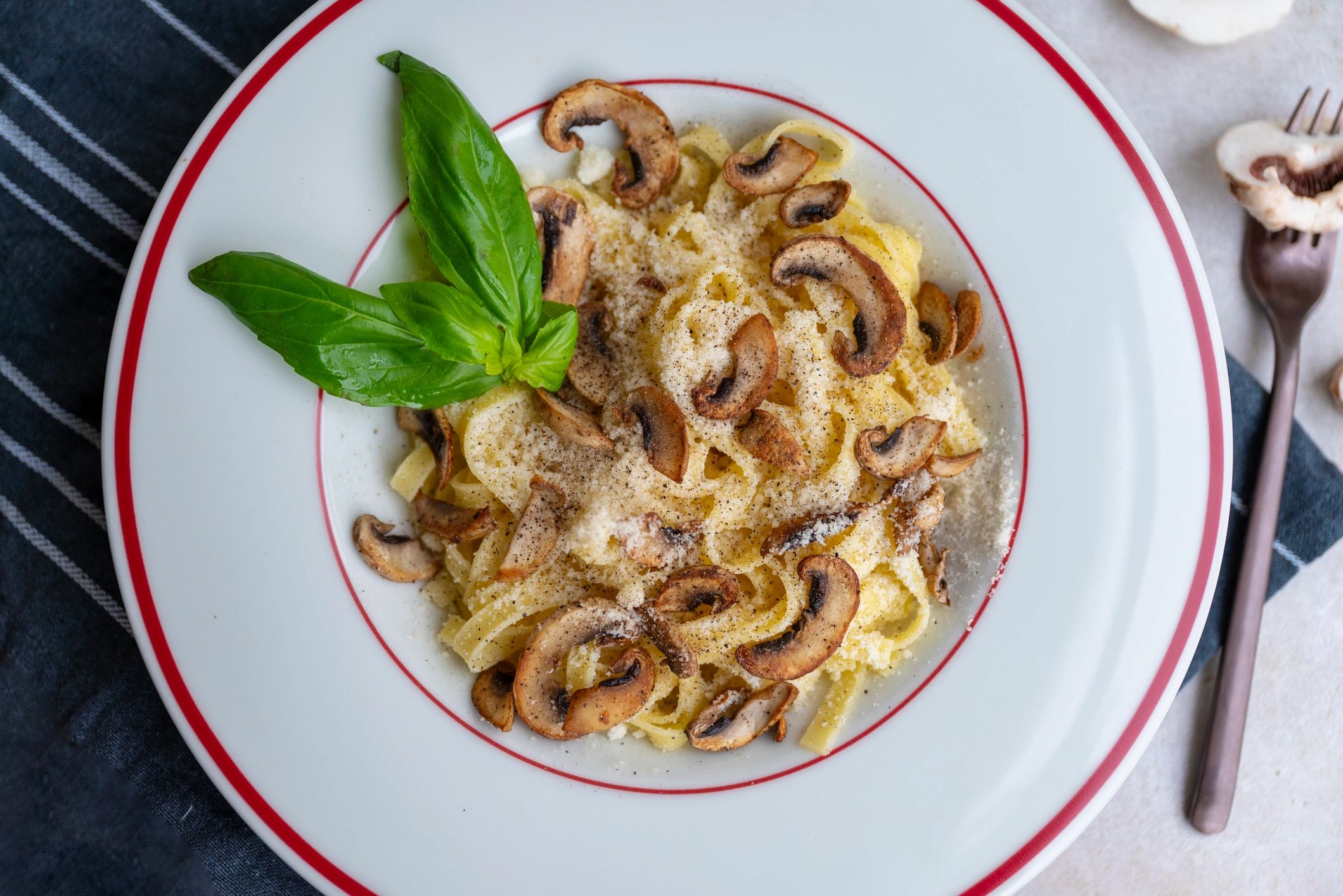 Tagliatelle pasta with parmesan and mushrooms